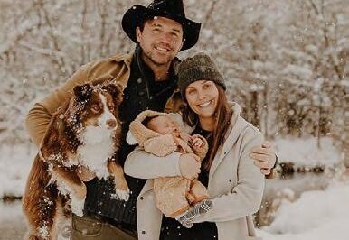 Sometimes the greatest gift comes from the most unexpected person. On a cold winter night, a 10-year-old girl was stumbling through the forests of Montana. Her clothes torn, feet frozen and bare, and eyes filled with fear and exhaustion. She had nowhere to go, carrying only the weight of hunger and loneliness.